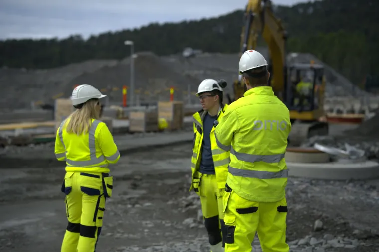 Construction workers in Ditio workwear on a construction site