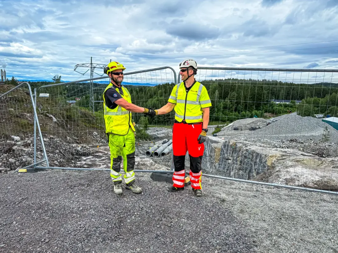 Anlegg Øst Entreprenør and Ditio signing a partnership